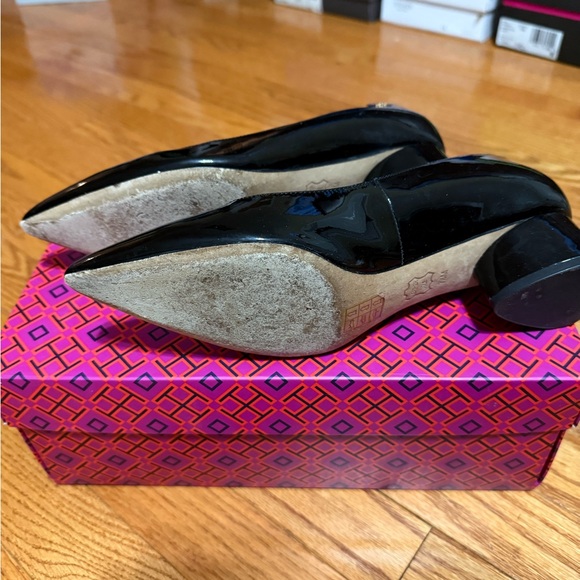 Tory Burch “Elizabeth” black patent 40MM pump-7.5 - Picture 5 of 5